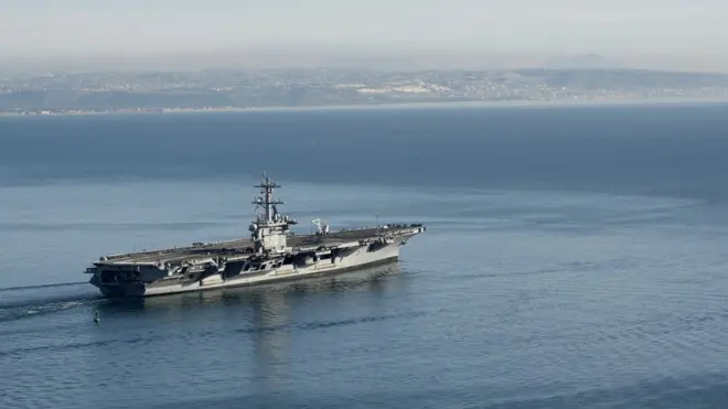Американский авианосец Carl Vinson