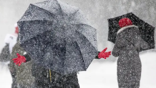 К утру понедельника снегопад стихнет и наступит спокойная морозная погода, обещают синоптики