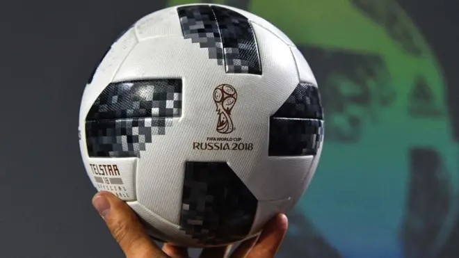 Pelota Telstar 18 de Adidas en la presentación