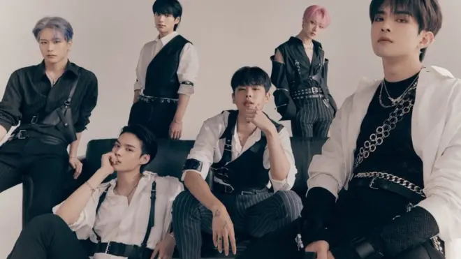 지난달 발매된 빅톤(VICTON)의 미니 앨범은 실물 CD 대신, 실물 포토 카드만 들어 있는 플랫폼 앨범이 포함됐다