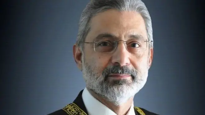 جسٹس قاضی فائز عیسیٰ کے وکیل منیر اے ملک نے عدالت کو بتایا کہ ان کی نظر میں فروغ نسیم کا بڑا احترام ہے لیکن قواعد وفاقی حکومت کو انھیں بطور وکیل تعینات کرنے کی اجازت نہیں دیتے