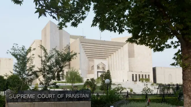 دلائل کے دوران جماعت اسلامی کے وکیل نے کہا کہ ذاتی وضاحت کے لیے وزیراعظم کو تقریر پیر کو نہیں بلکہ منگل کو کرنی چاہیے تھی