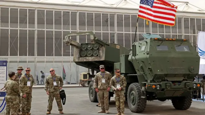 Himars M142 füze sistemi 80 kilometre menzile sahip.