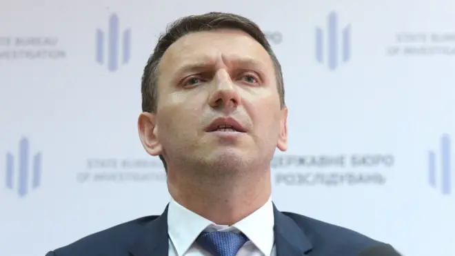 Романа Трубу, ймовірно, залишать на посаді голови ДБР та дадуть більше повноважень. Досі він мав погоджувати рішення із заступниками. Ті закидали йому "узурпацію влади" за одноосібне звільнення чотирьох голів теруправлінь ДБР.