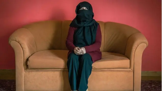 القاضية سناء في شقتها الصغيرة في أثينا