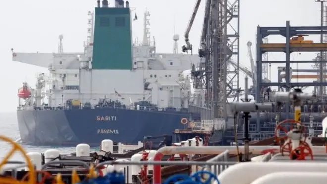 يشكل النفط مصدرا أساسيا للعملة الصعبة