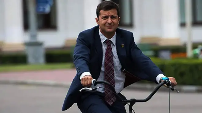 A comédia dramática inspirou um partido político, o 'Servant of the People', que catapultou Zelensky à presidênciamaio2019