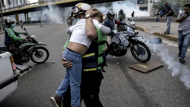 La protesta opositora de este sábado fue dispersada con gases lacrimógenos.