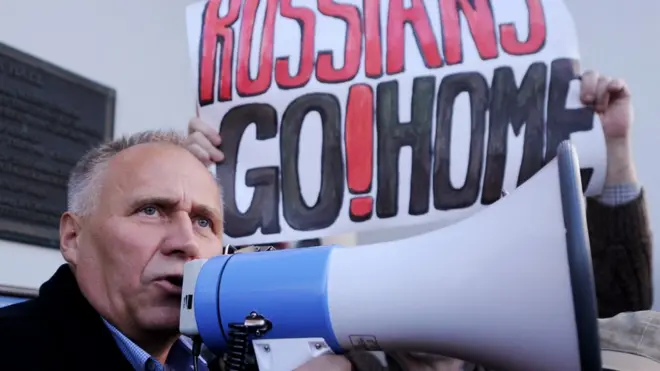 Микола Статкевич виступає на мітингу в Мінську проти розміщення російської військової бази в Білорусі. Жовтень, 2015 рік.