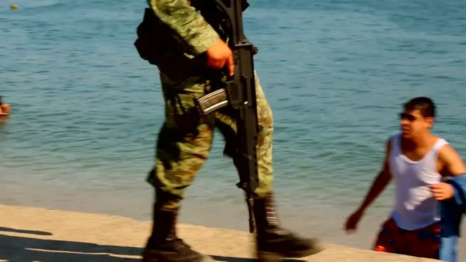 Em Acapulco, no México, a praia e o sol convivem com epidemia de assassinatos cometidos por grupos criminais que lutam pelo controle do tráfico de drogas.