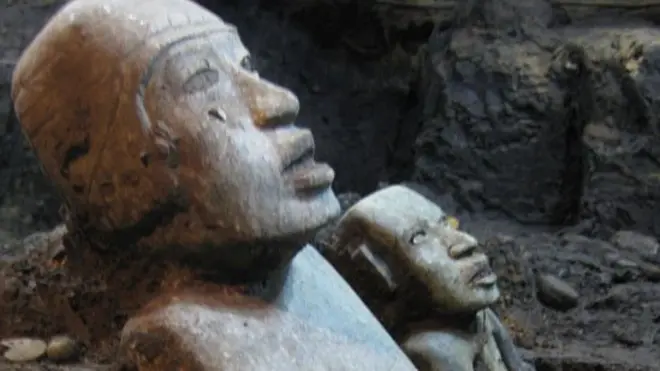 Las cuatro estatuas (3 mujeres y un hombre) estaban en excelente estado de conservación.