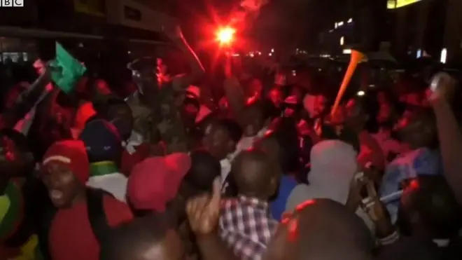 Dân Zimbabwe ăn mừng tin Mugabe từ chức