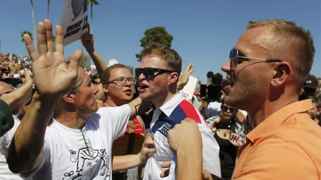 Dadka mudaaharaadaya waxay diiddan yihiin siyaasadaha Trump