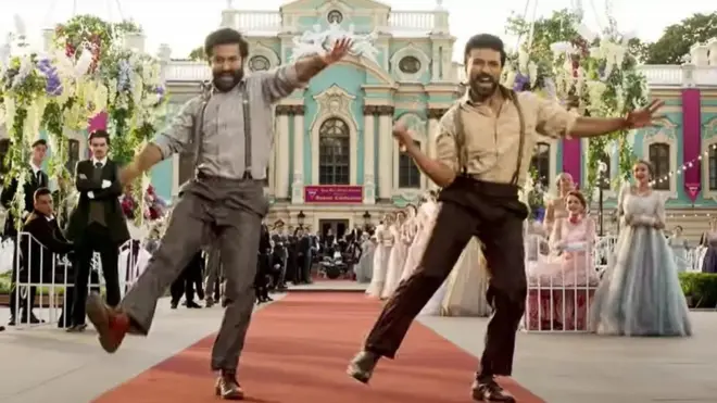 4분 30초 길이의 음악이 수많은 관객을 흥겹게 만들었다