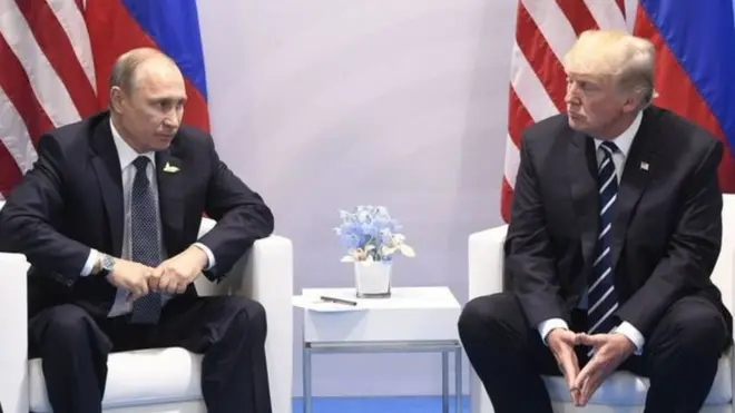 Presiden Rusia Vladimir Putin dan Presiden AS Donald Trump bertemu di sela KTT G-20.