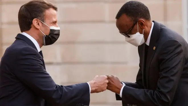 Perezida Emmanuel Macron aha ikaze Paul Kagame muri ‘dinner’ ku nzu y’umukuru w’igihugu Elysee i Paris kuwa mbere