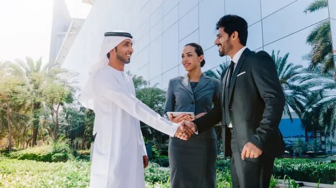 الإمارات: لماذا قررت الدولة الخليجية تغيير عطلتها الأسبوعية؟