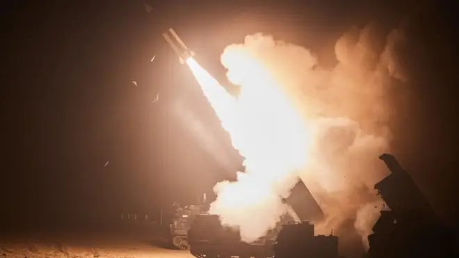 한미 양국 군이 북한의 단거리탄도미사일 8발 발사 무력도발 대응 차원으로 6일 지대지미사일 에이태큼스(ATACMS) 8발을 동해상으로 쐈다