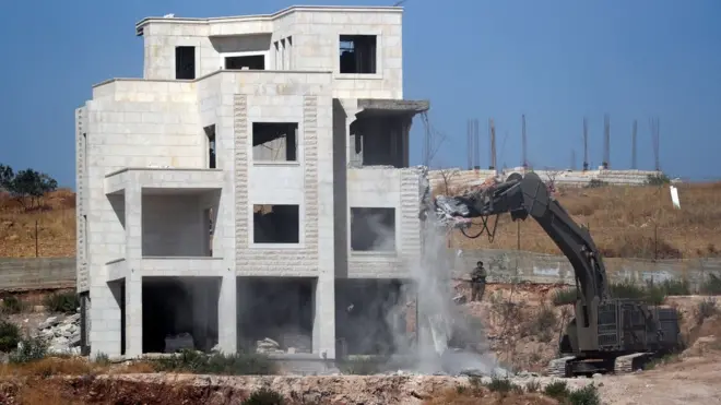 إسرائيل تقول إن المباني غير قانونية