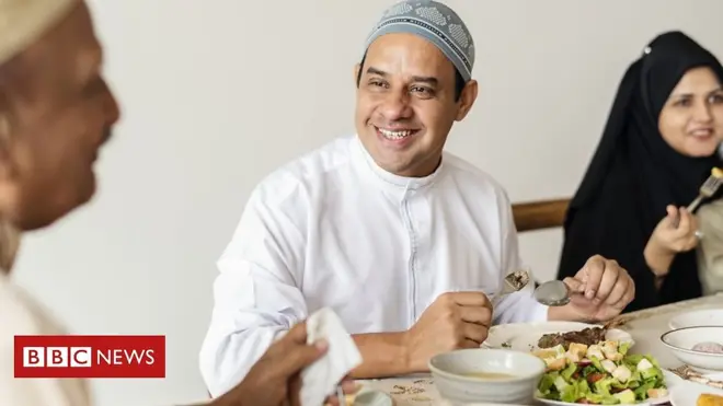 غرفة أخبار كورونا: احذر .. احتمالات انتقال كورونا من أفراد الأسرة تزيد عن المخالطة خارج المنزل