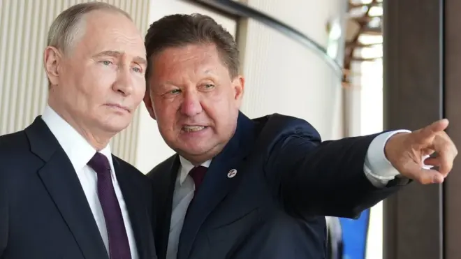 Путин ва Миллер Санкт-Петербургда ўтган форумда. Россия ўз гази учун янги бозорларни топишга мажбур бўляпти.