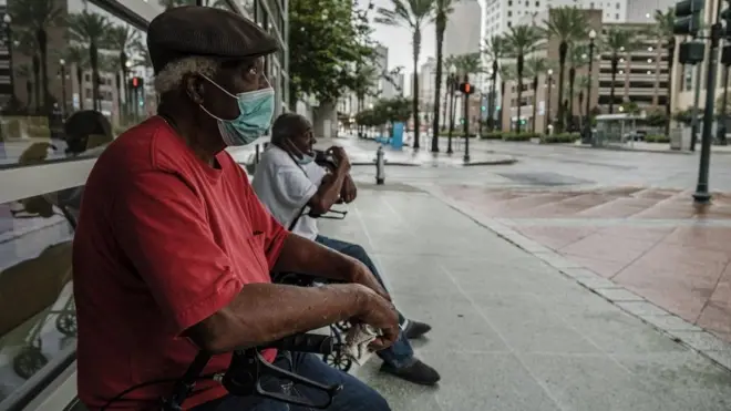 سكان نيو أورلينز يتوقعون عواصف مدمرة