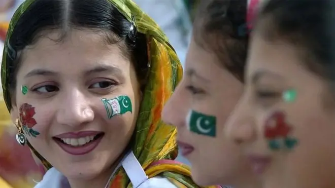 کیا پاکستان زندہ باد کے نعرہ لگانا 'غداری' اور پاکستان مردہ باد کہنا 'دیش بھکتی' یعنی حب الوطنی کا ثبوت ہے