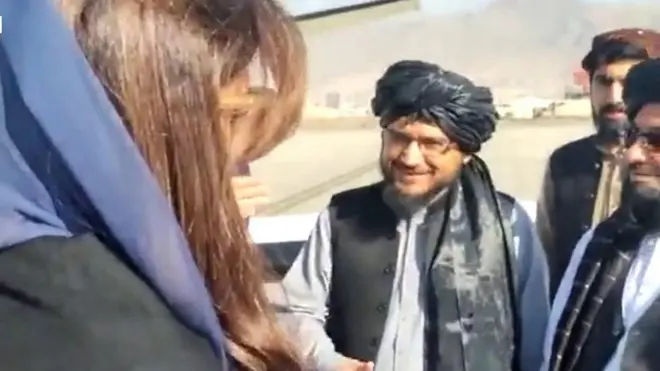 افغانستان کې د طالبانو حکومت بهرنیو چارو وزارت وايي "بهرنیو چارو کې د پاکستان دولت د وزېري حنا رباني کر په مشرۍ پلاوی" کابل ته رسېدلی دی.