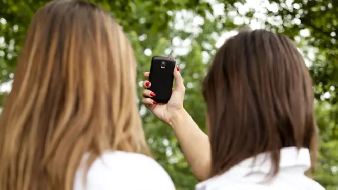 Una fundación en Reino Unido considera que los casos de engaños a menores es un preocupante problema.