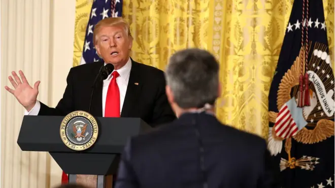 Tổng thống Donald Trump được cho là đã 'cự cãi', 'đôi co' và 'phê phán' giới truyền thông khi trà lời phóng viên CNN tại cuộc họp báo ở Nhà trắng hôm 16/2/2017.