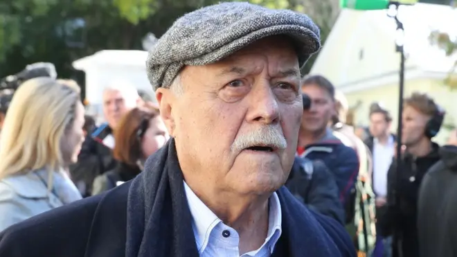 Председатель комитета по культуре Госдумы кинорежиссер Станислав Говорухин на открытии Аллеи правителей в Москве (22 сентября 2017 года)