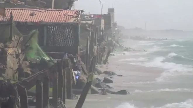 Au Sénégal, la ville coloniale de Saint-Louis menacée par l'érosion