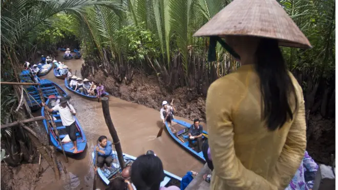 "Người Nam hát Bolero với nhịp trong tim, nhạc trong đầu thêm hơi hướng vọng cổ của "văn minh Miệt Vườn."