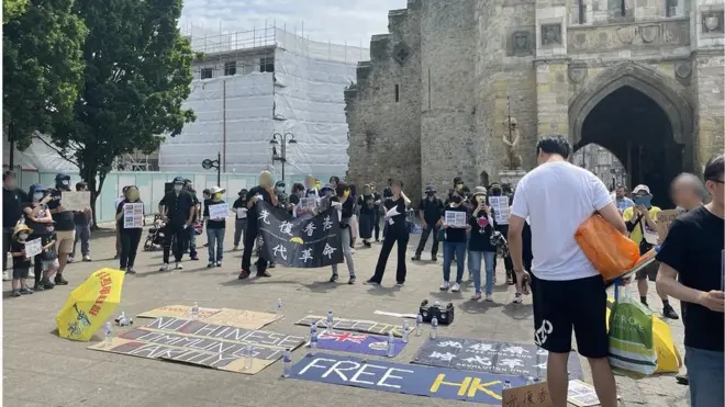 香港"反修例"运动四周年，超过50多名居英港人在南安普顿市中心主城门（Bargate）外集会。目击者指施袭者曾到过集会现场。