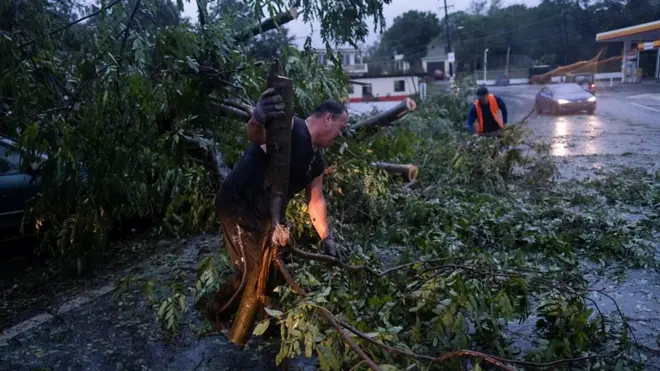 Tempestade atingiu a ilha no último domingo com ventosnovibet como funciona140 km/h, provocando graves inundações e deslizamentosnovibet como funcionaterra.