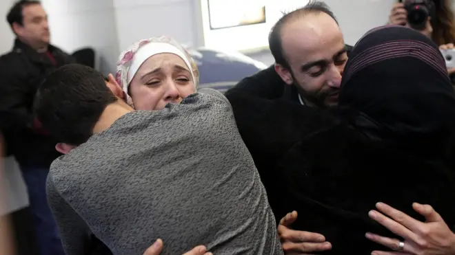 Getirilen seyahat yasağı birçok kişinin günlerce havaalanında ABD'ye giriş için beklemesine neden oldu