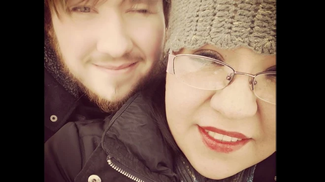 Kimberly Adie dan tunangannya.