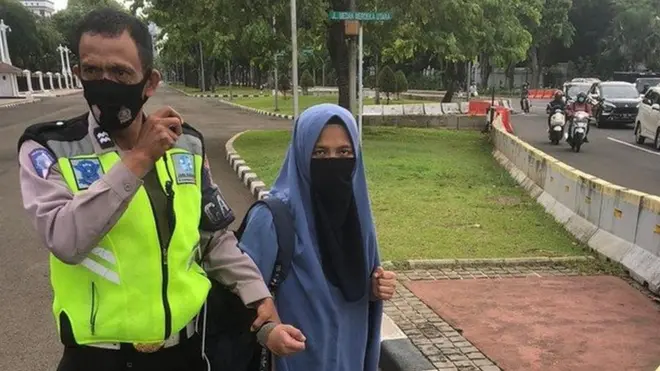 Perempuan penerobos istana