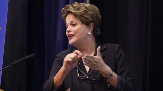 Dilma criticou a prisãomelhores casas de apostas bonusLula e disse que o correligionário está numa "solitária" no Paraná