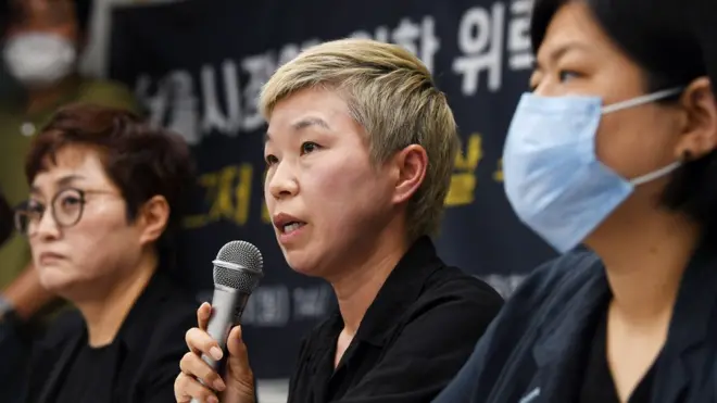 김재련 변호사가 13일 '서울시장에 의한 위력 성추행 사건 기자회견'에서 사건의 경위를 설명하고 있다