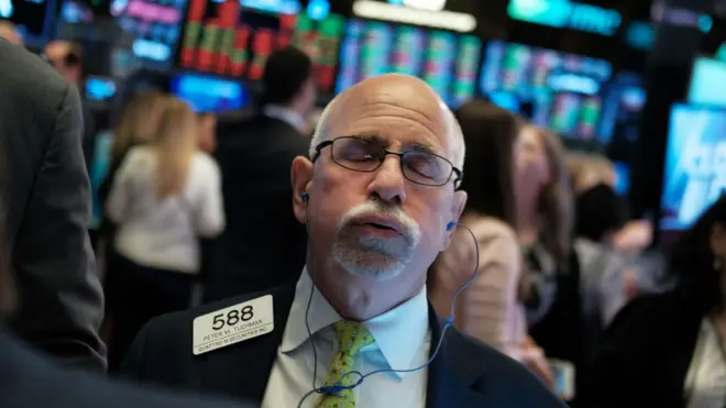 周三美聯儲突然宣佈緊急降息，美股不漲反跌。