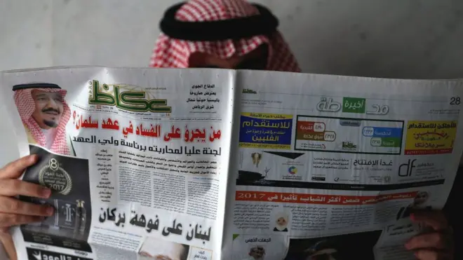 A Saudi man reads a newspaper in Riyadh that discusses the launch of an anti-corruption drive (5 November 2017)