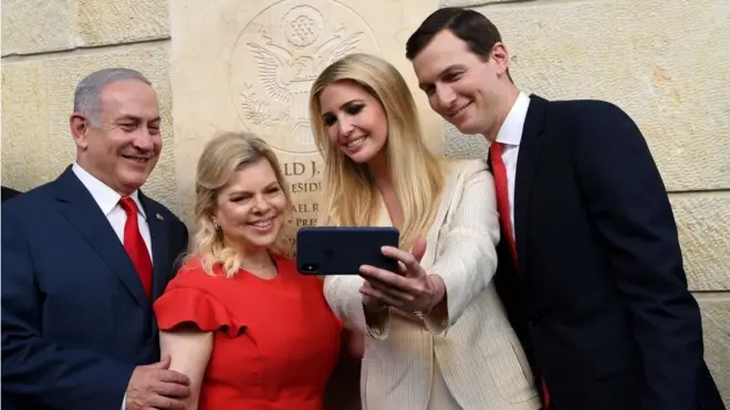 يتهم الفلسطينيون الجانب الأمريكي بالانحياز الشديد لإسرائيل