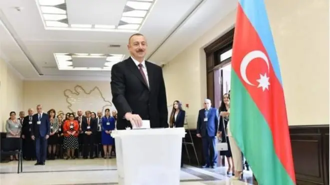 İlham Əliyev 6 saylı seçki məntəqəsində səs verib