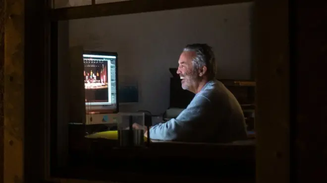 ወዲ 59 ዓመት ኣብ ገዝኡ ኮይኑ ትምህርቱ ዝከታተል ዘሎ