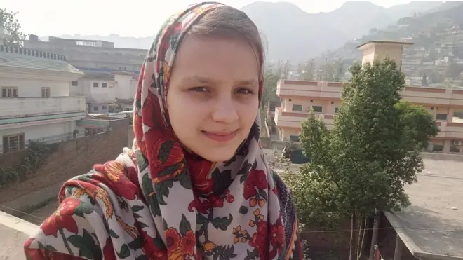 ہیرا اکبر چائلڈ رائٹس کمیٹی کے چائلڈ پارلیمنٹ کی سپیکر بھی ہیں