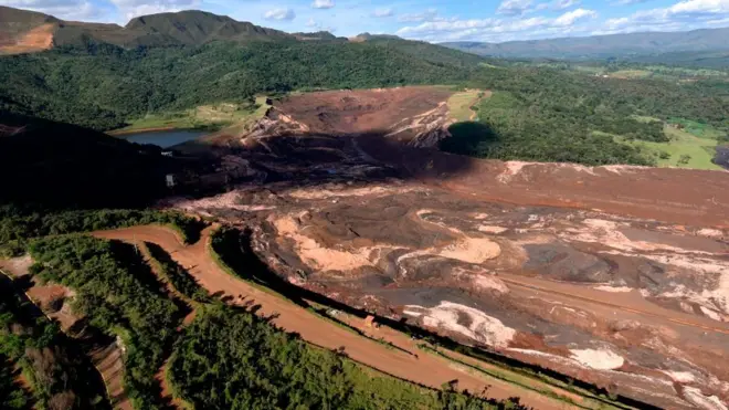 Lumpur 12 juta m3 meluap dari bendungan, menurut perusahaan pertambangan Vale.