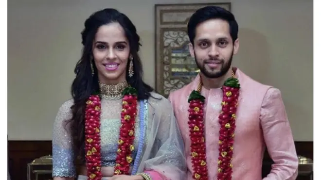 સાઇના અને પી. કશ્યપે શુક્રવારે લગ્ન કર્યાં. તેની જાહેરાત તેમણે ટ્વીટ કરીને કરી. તેમણે લખ્યું, "મારા જીવનની શ્રેષ્ઠ વ્યક્તિ."