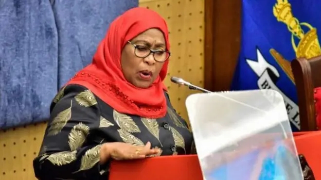 Perezida Samia Suluhu ku cyumweru yasabye abakozi ba Banki Nkuru ya Tanzania kuba maso ku mafaranga yo mu ikoranabuhanga
