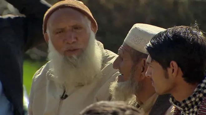 کسی قسم کے تحفظ کے بغیر خطرہ ہے کہ شاید یہ لوگ اس زبان کے بولنے والی آخری نسل ہو